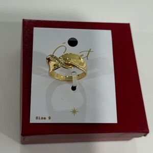 Elegant Gold Women's Ring